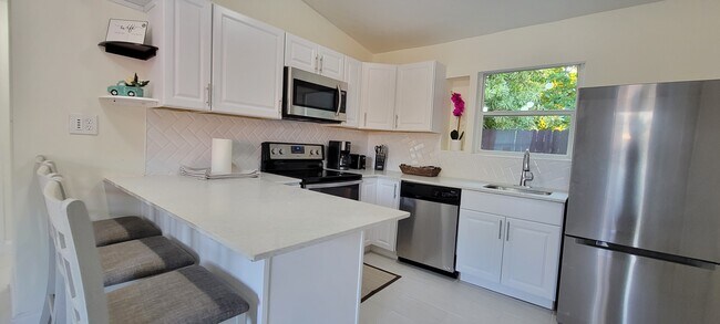 Building Photo - 3000 NW 10th Ave