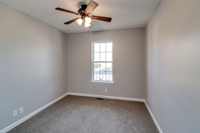Building Photo - 940 Applegrove Cir