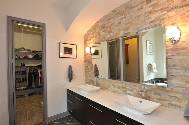 Building Photo - 12812 Black Hills Dr