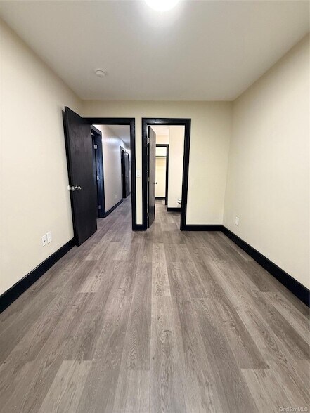 Building Photo - 268 Carpenter Ave