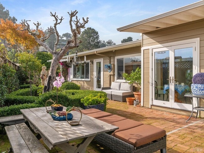 Building Photo - 216 San Rafael Ave