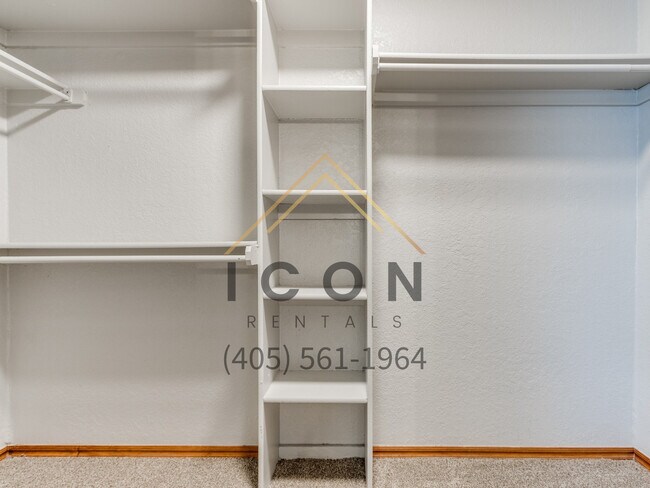 Building Photo - 313 E Plantation Terrace