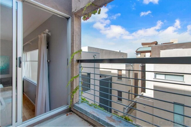 Building Photo - Live in the Heart of Little Italy! 2BD/2BA Modern Condo!