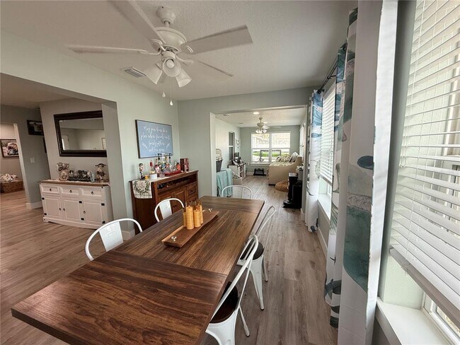 Building Photo - 360 Palm Cir