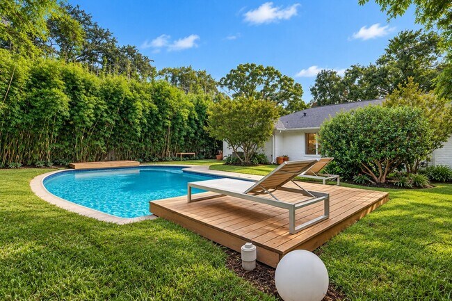 Building Photo - 10819 Oasis Dr