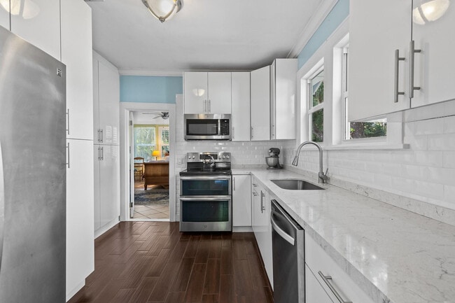 Building Photo - 621 SW 14th Terrace