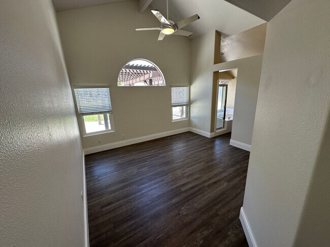 Building Photo - PROMOTIONAL - Tenant Signed Lease for 7/1/26 - Have the rest of June for free!!!!