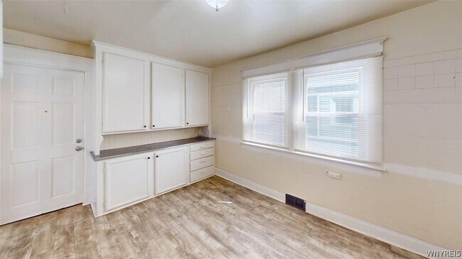 Building Photo - 2125 Niagara St