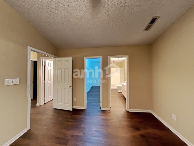 Building Photo - 14921 Ashlight Dr