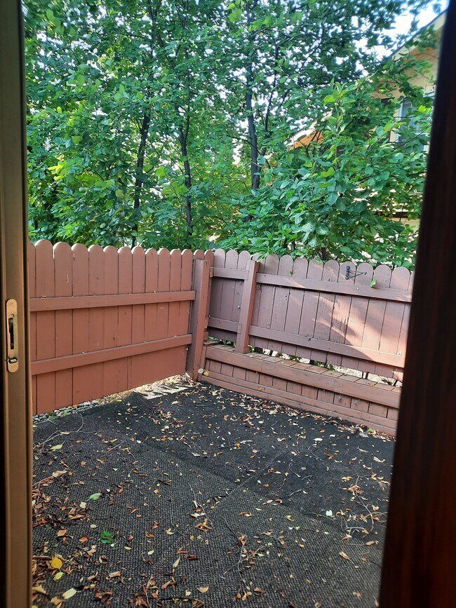 Building Photo - 613 N Broadway