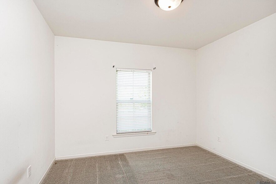 Building Photo - 41437 Cozy Wy