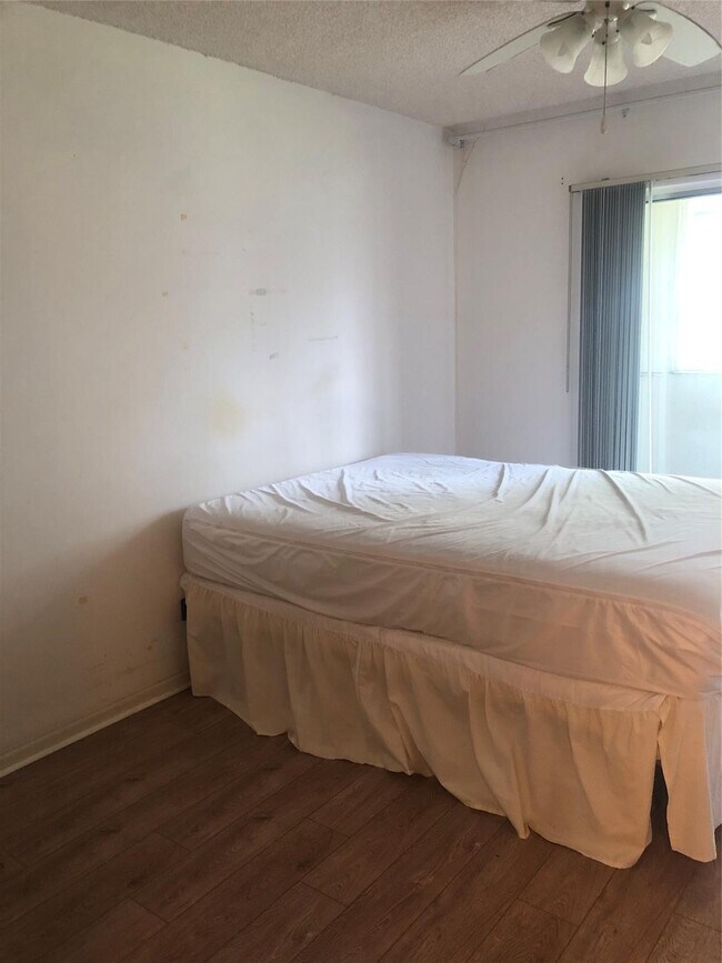 Building Photo - 151 SW 135th Terrace