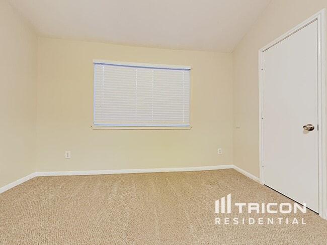 Building Photo - 7911 Bluff Trail Dr