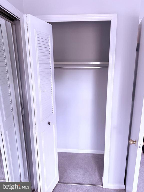 Building Photo - 8625 Point of Woods Dr