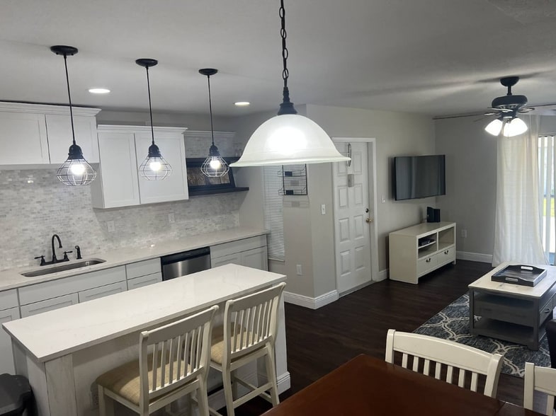 Building Photo - 1258 Pine Ridge Cir W