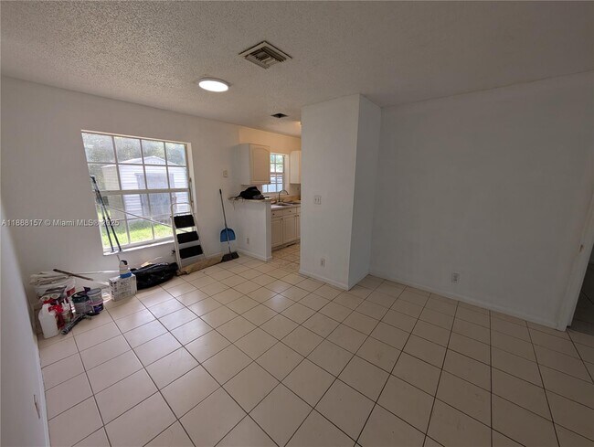 Building Photo - 720 NW 15th Terrace