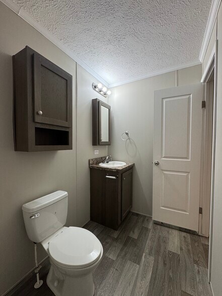 Building Photo - 2340 Maple Dr