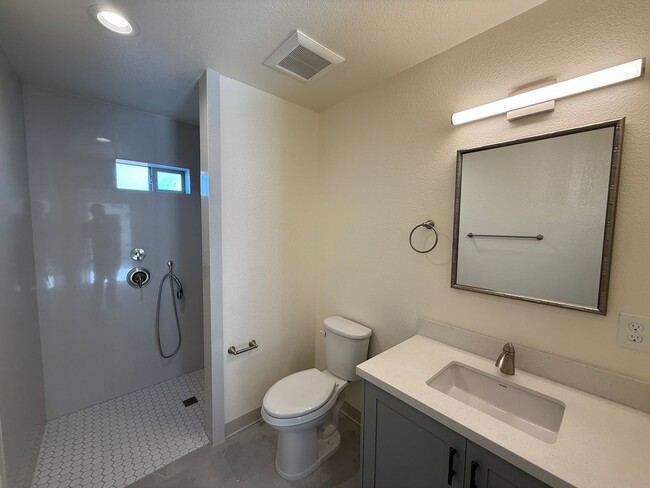 Building Photo - Free Month of Rent for Move in before Dec 1st - Brand New Ground Level Studio