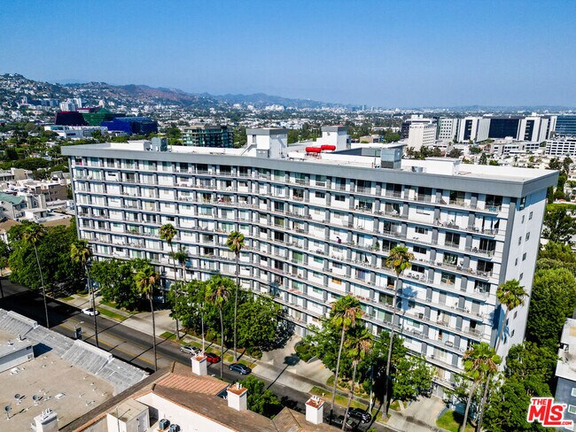 Building Photo - 100 S Doheny Dr