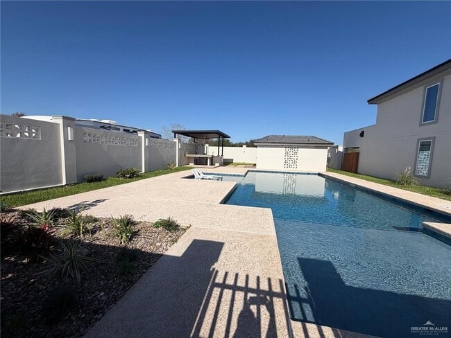 Building Photo - 21 Corales St