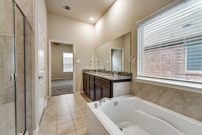 Building Photo - 932 Lake Cypress Ln