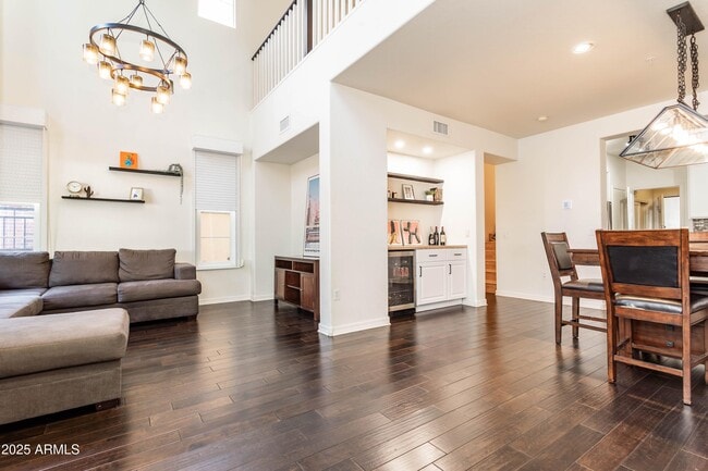 Building Photo - 706 E Washington St