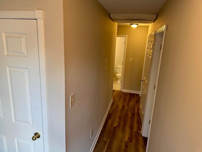 Building Photo - 122 York Haven Dr