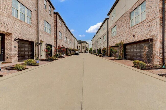 Building Photo - 2724 Dolce Oaks Dr