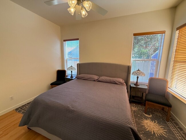 Building Photo - Beautiful 3 Bedrooms, 2 Baths with a 3 Car...