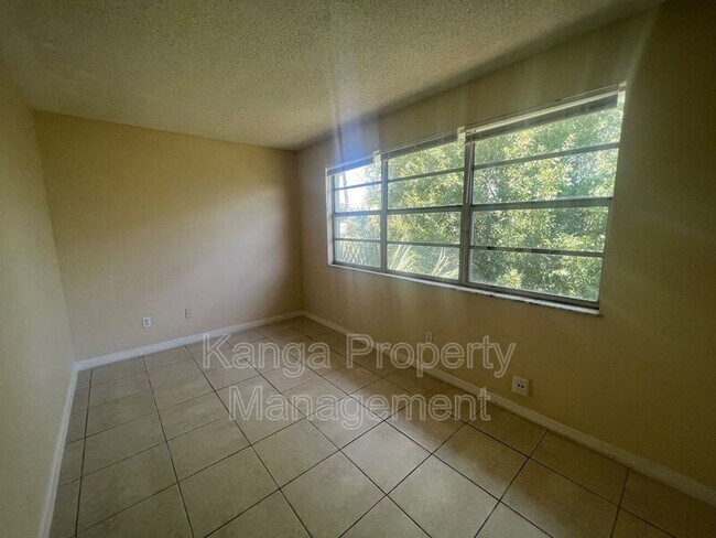 Building Photo - 3210 Louisiana Ave