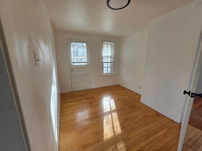 Building Photo - 1715 Marshall St