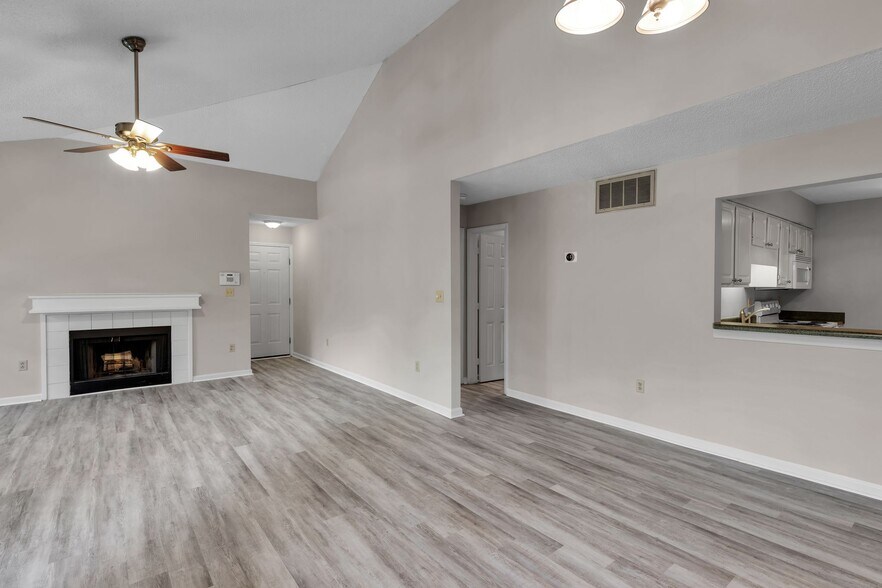 Building Photo - 5009 Sharon Rd