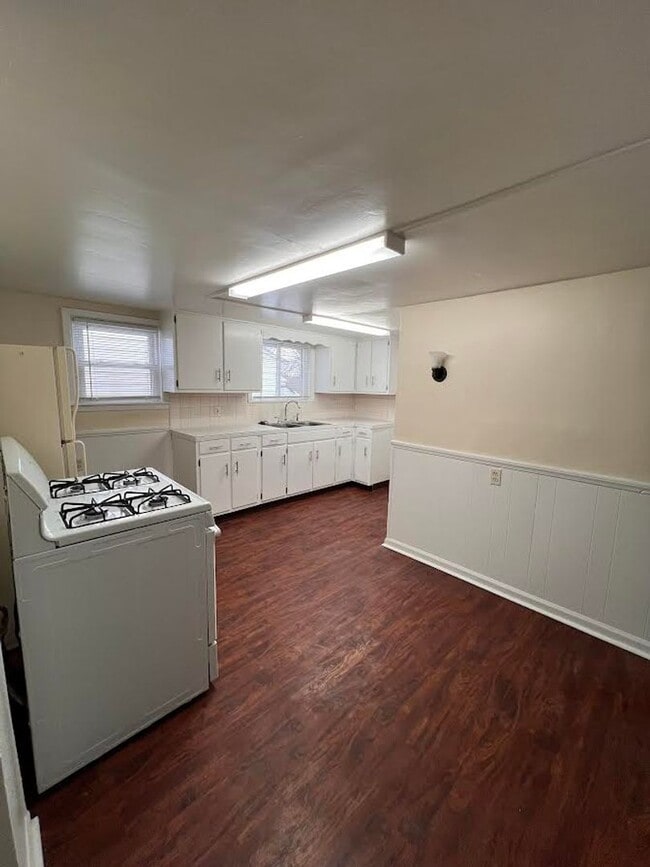 Building Photo - 22 Stambaugh St