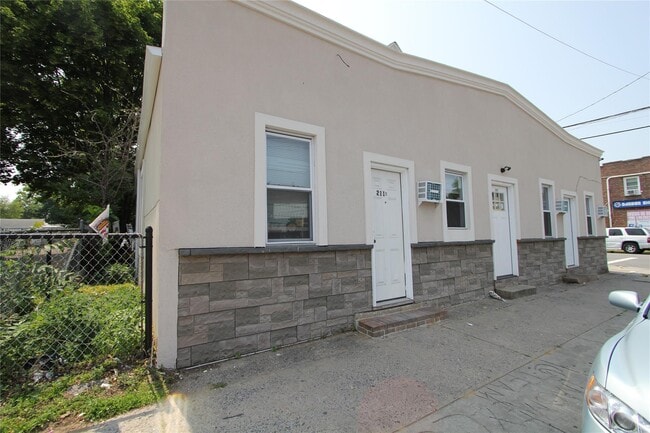 Primary Photo - 211-C S Franklin St