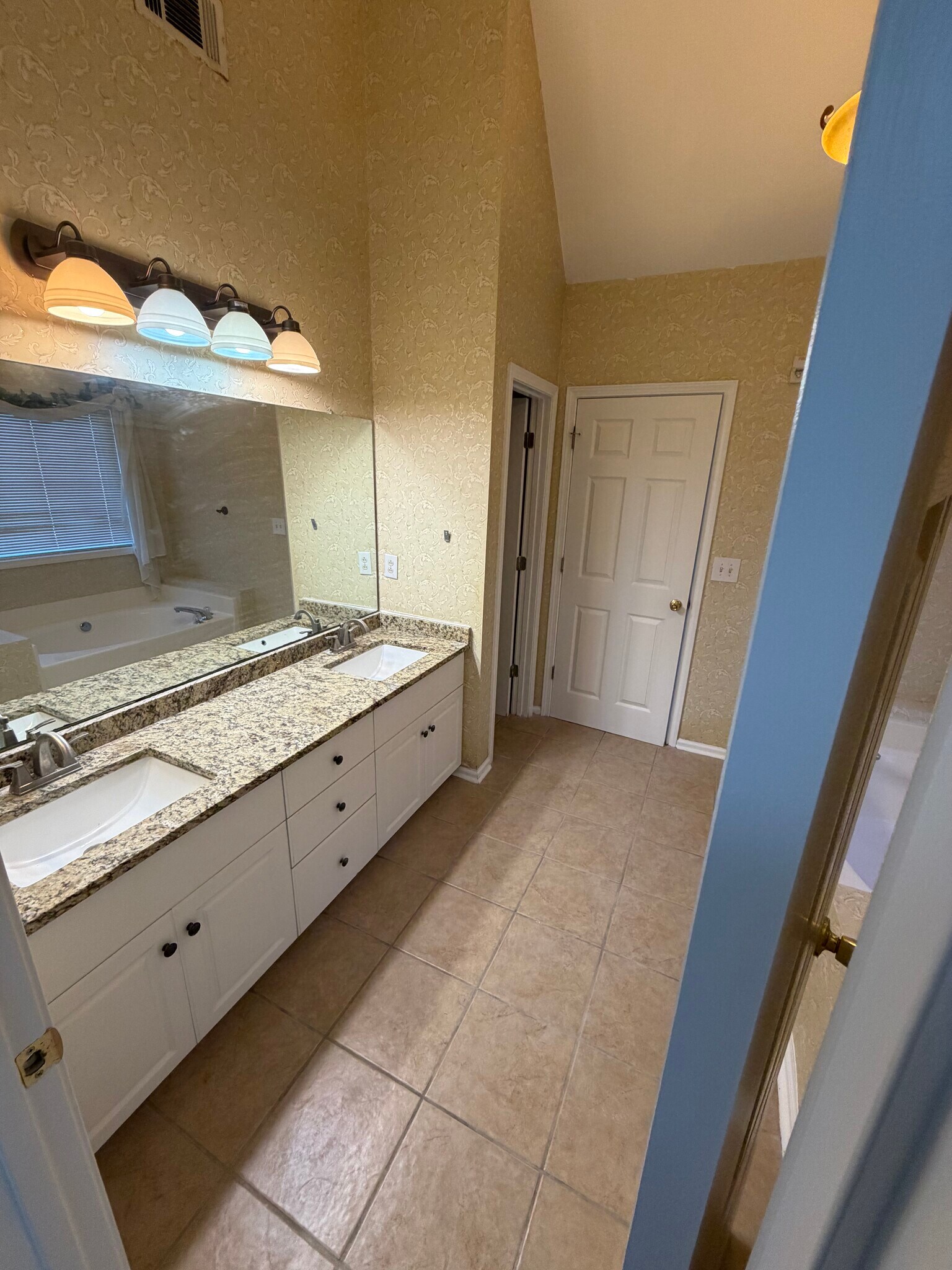 Building Photo - 210 Northridge drive