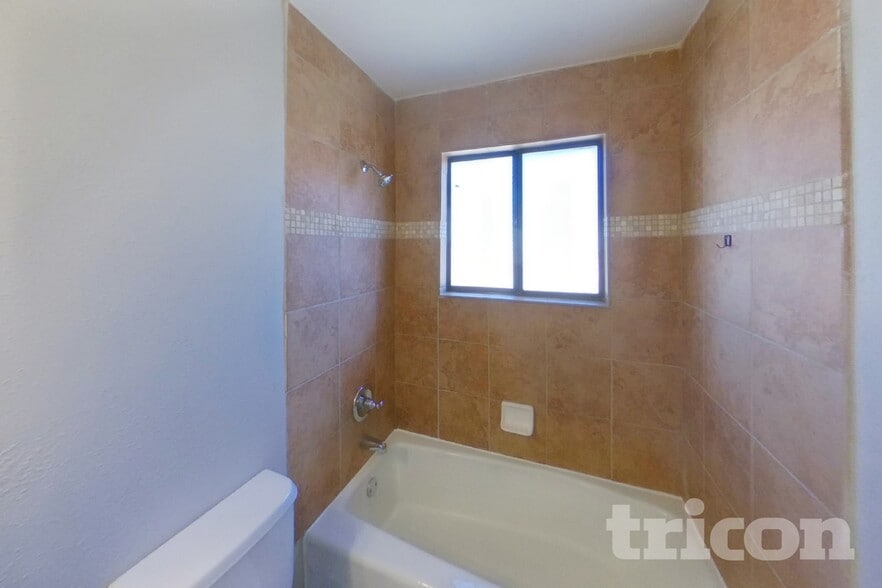 Building Photo - 2286 Farnsworth Dr