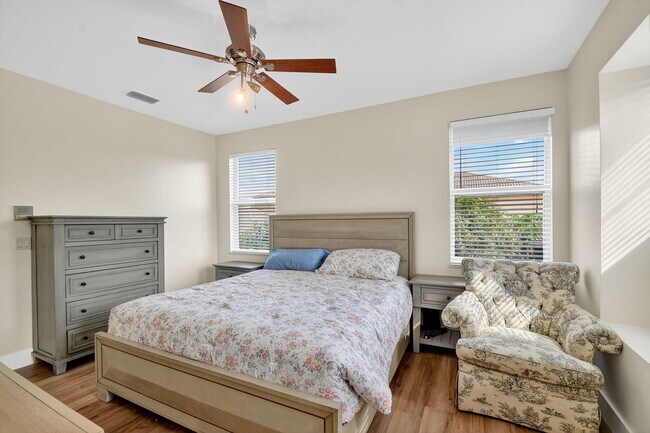 Building Photo - 9167 Oak Alley Dr