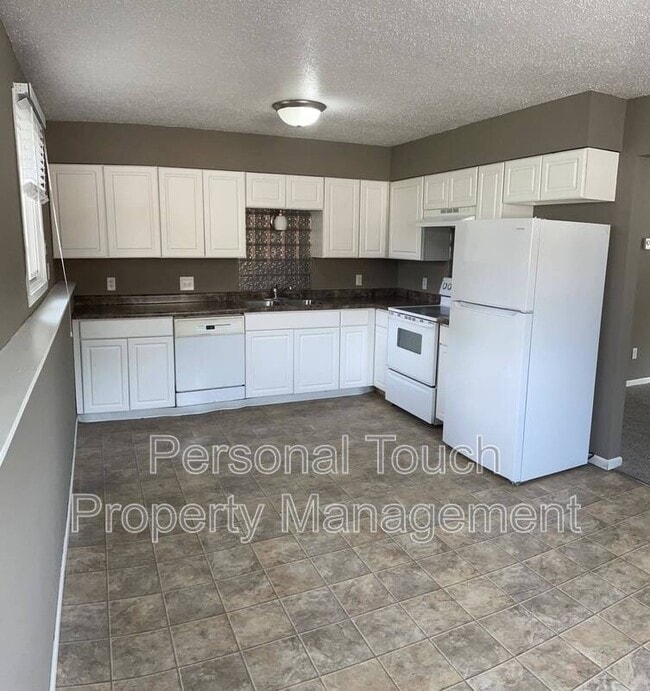 Primary Photo - 725 30th St N