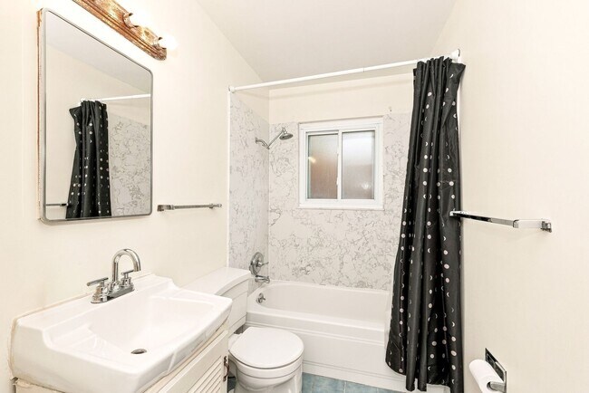 Building Photo - 2727 McGee Ave