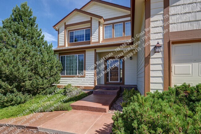 Building Photo - This beautiful 4 bedroom, 3 1/2 bathroom, ...