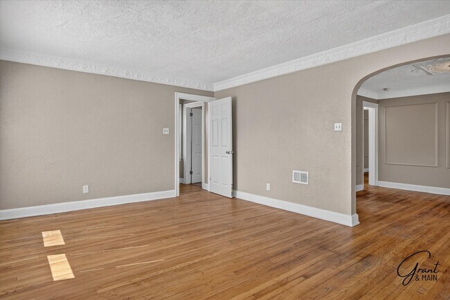 Building Photo - 17127 Roselawn St