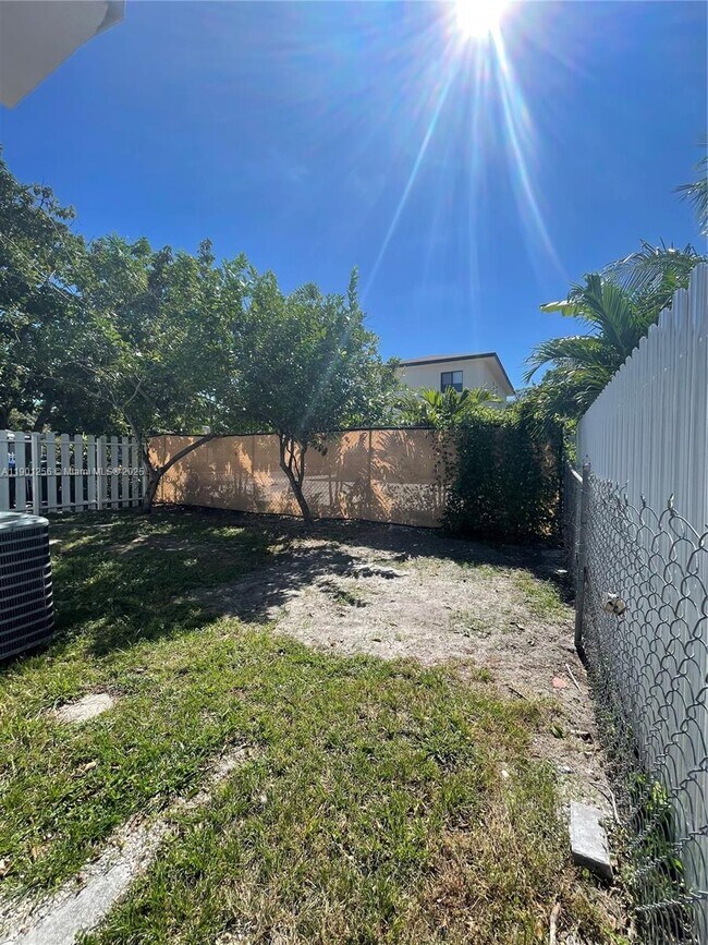 Building Photo - 3760 NW 13th Pl