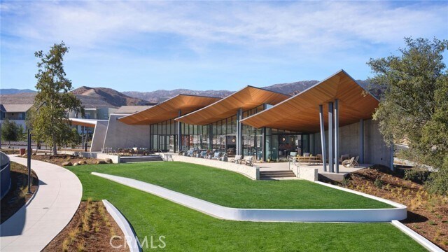 Building Photo - 27213 Tamarack Ln