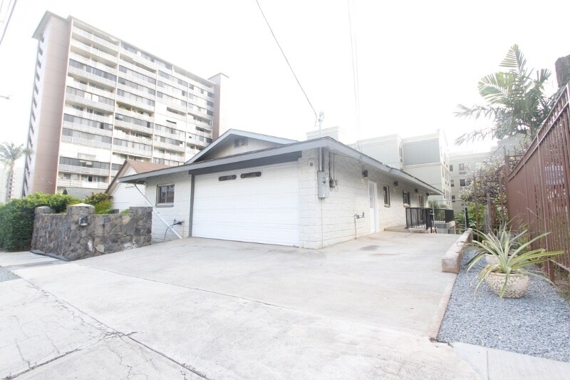 Building Photo - 923 Green St