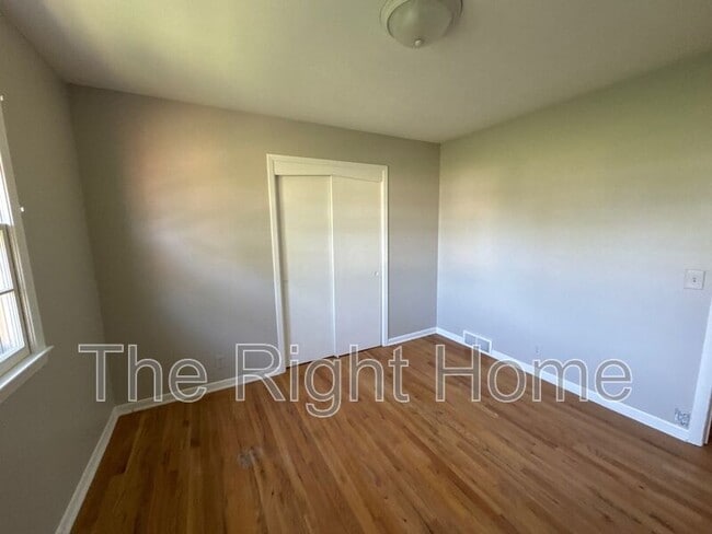 Building Photo - 4460 Shady Ln Cir