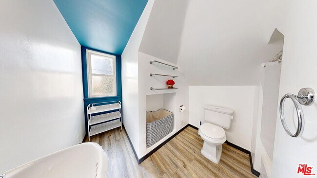 Building Photo - 3453 Floresta Ave