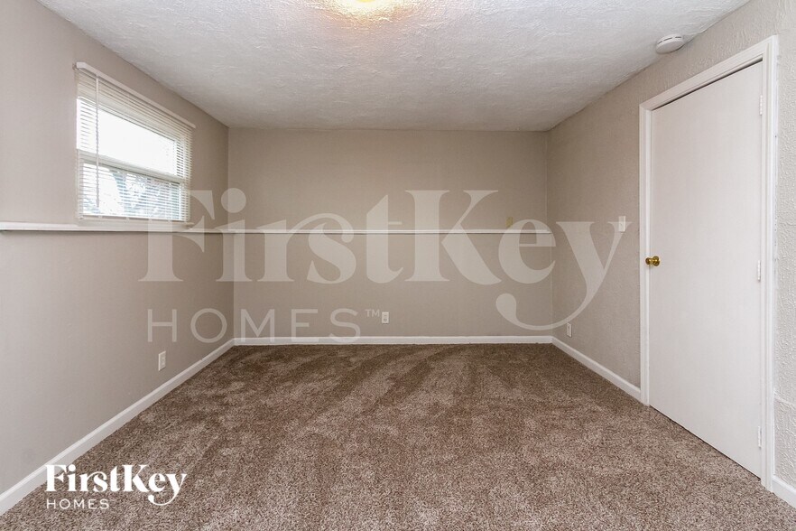 Building Photo - 5717 Hacienda Ct