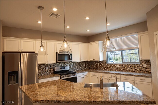 Building Photo - 10561 Sariah Skye Ave