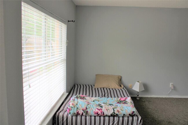 Building Photo - 16205 Glorious Ln