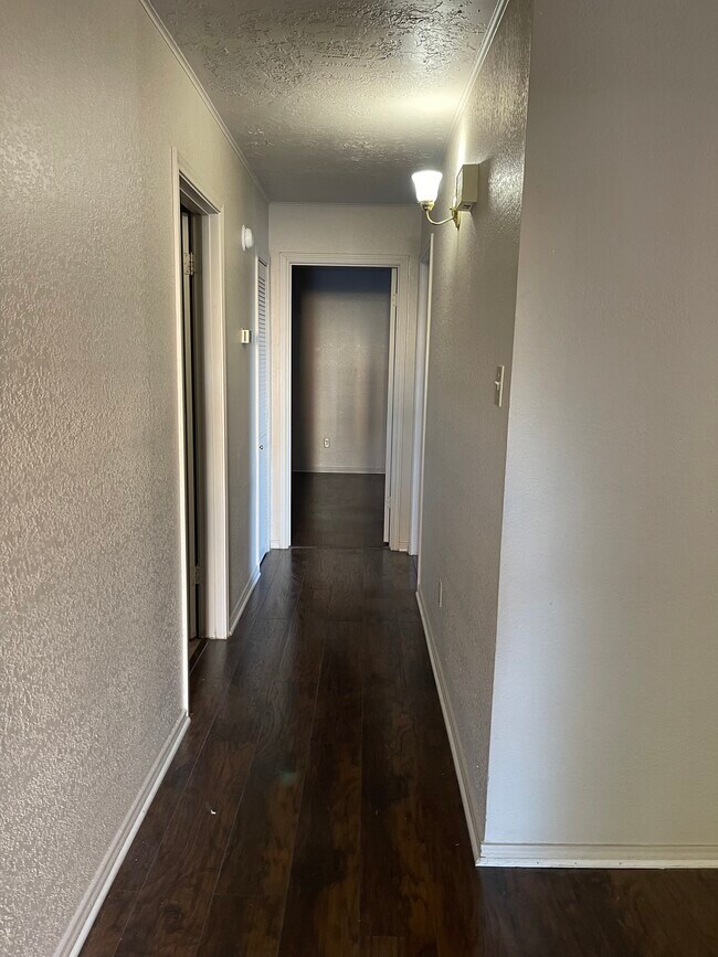 Building Photo - 1007 Spring Loop